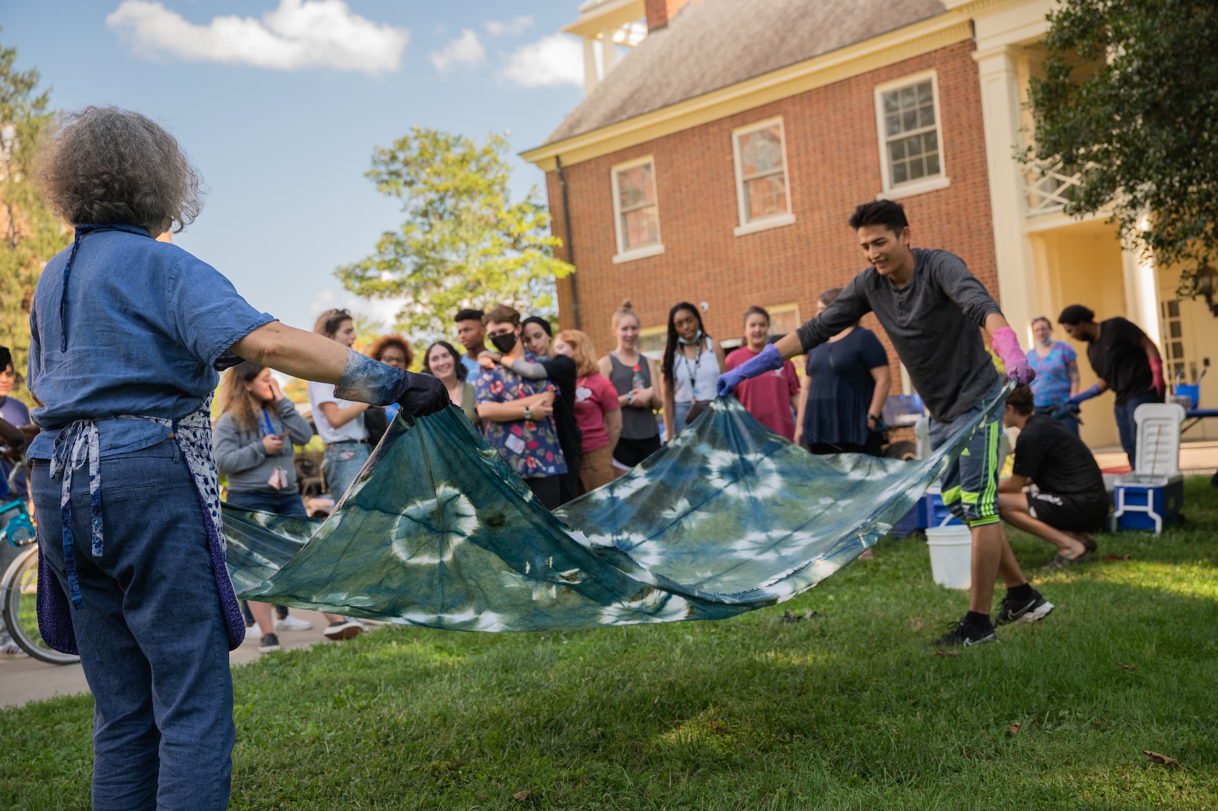 Students participate in Dyeing to be Green